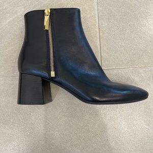 Michael Kohrs Alane flex bootie